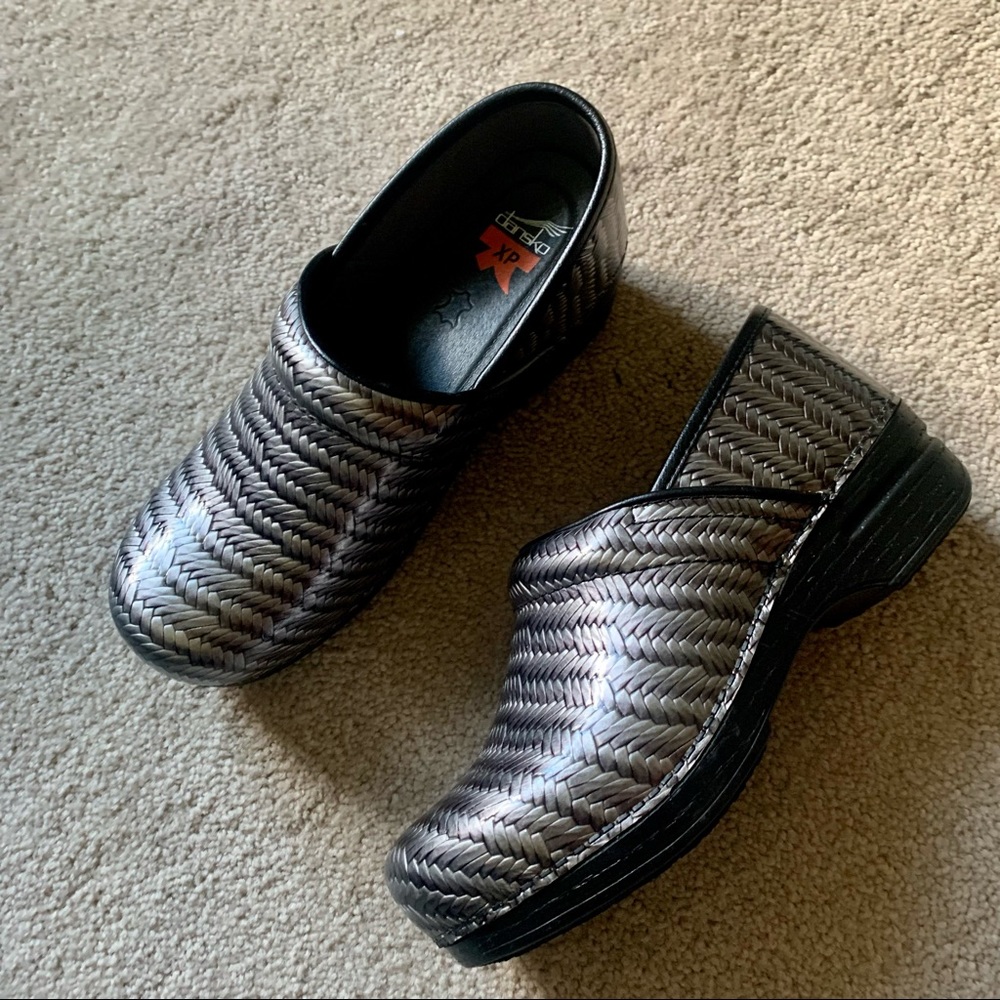 Dansko XP 2.0 clogs-silver & black design-like new